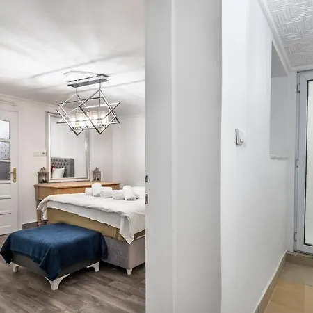 Cozy 2 Bedroom In Cihangir * イスタンブール