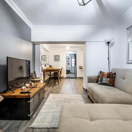 Cozy 2 Bedroom In Cihangir アパート イスタンブール