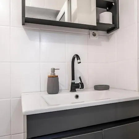 Cozy 2 Bedroom In Cihangir * イスタンブール